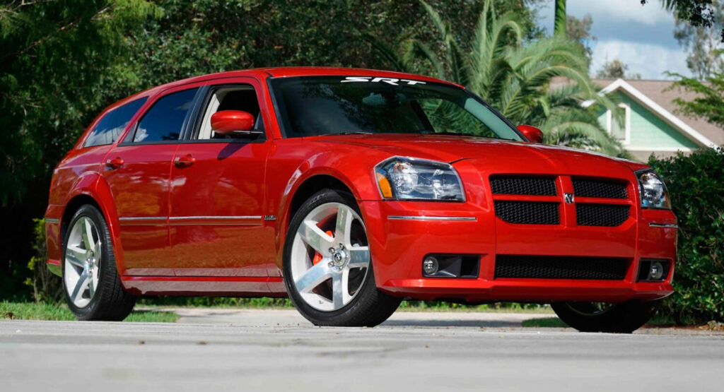 Red 2006 Dodge Magnum SRT8